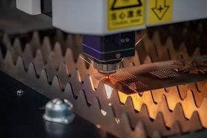 Avantazhet e laserëve me fibra për përshkueshmërinë e tij në të ardhmen në industritë kryesore