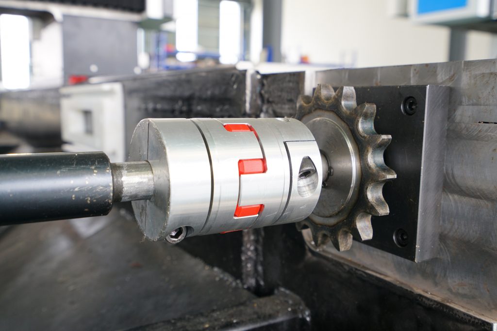 Makinë prerëse lazer me fibër metalike cnc për prerje lazeri për fletë hekuri prej alumini prej bakri